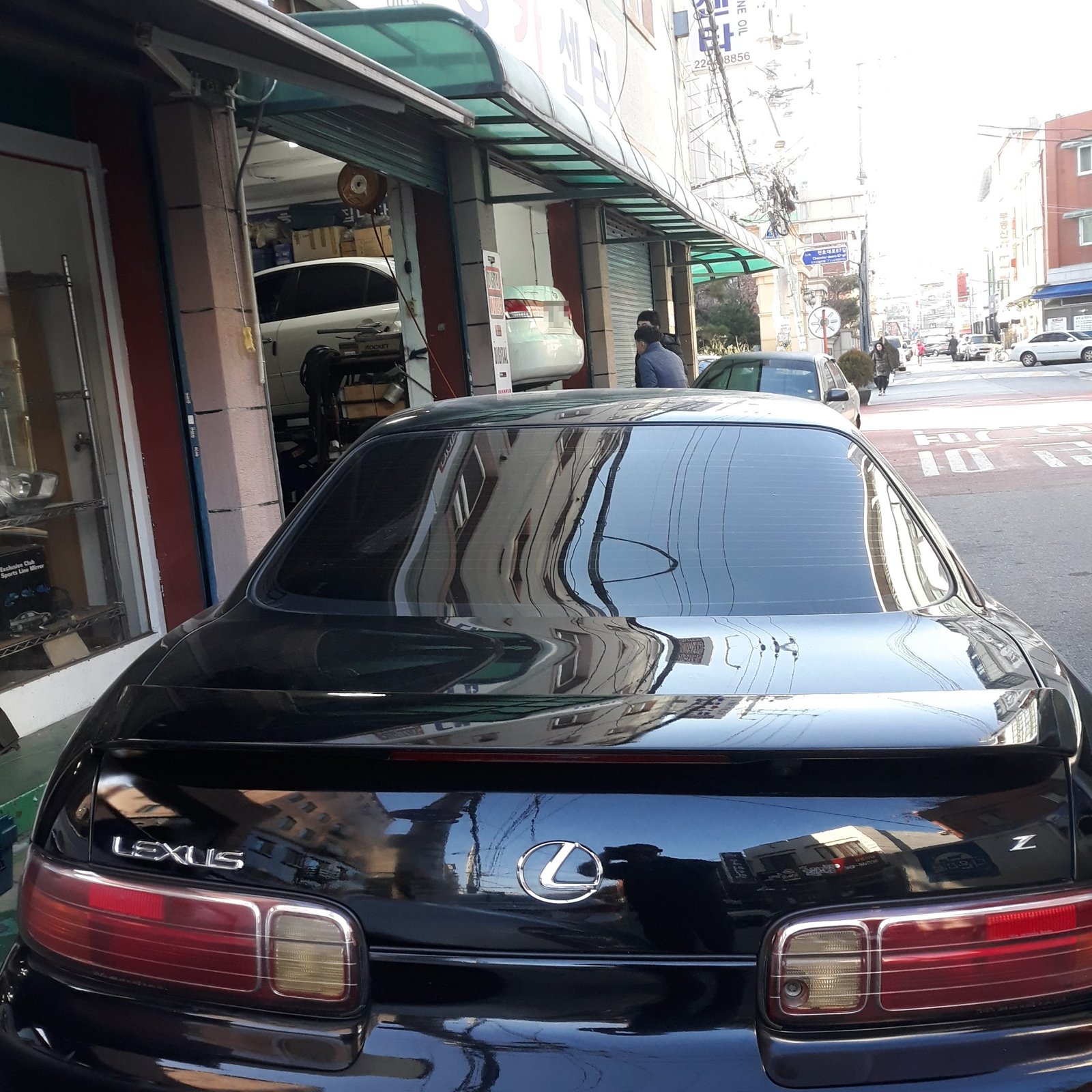 사이드미러 전동접이 개조로 입고된 검은색 렉서스 SC 1세대 Z30 뒷모습
