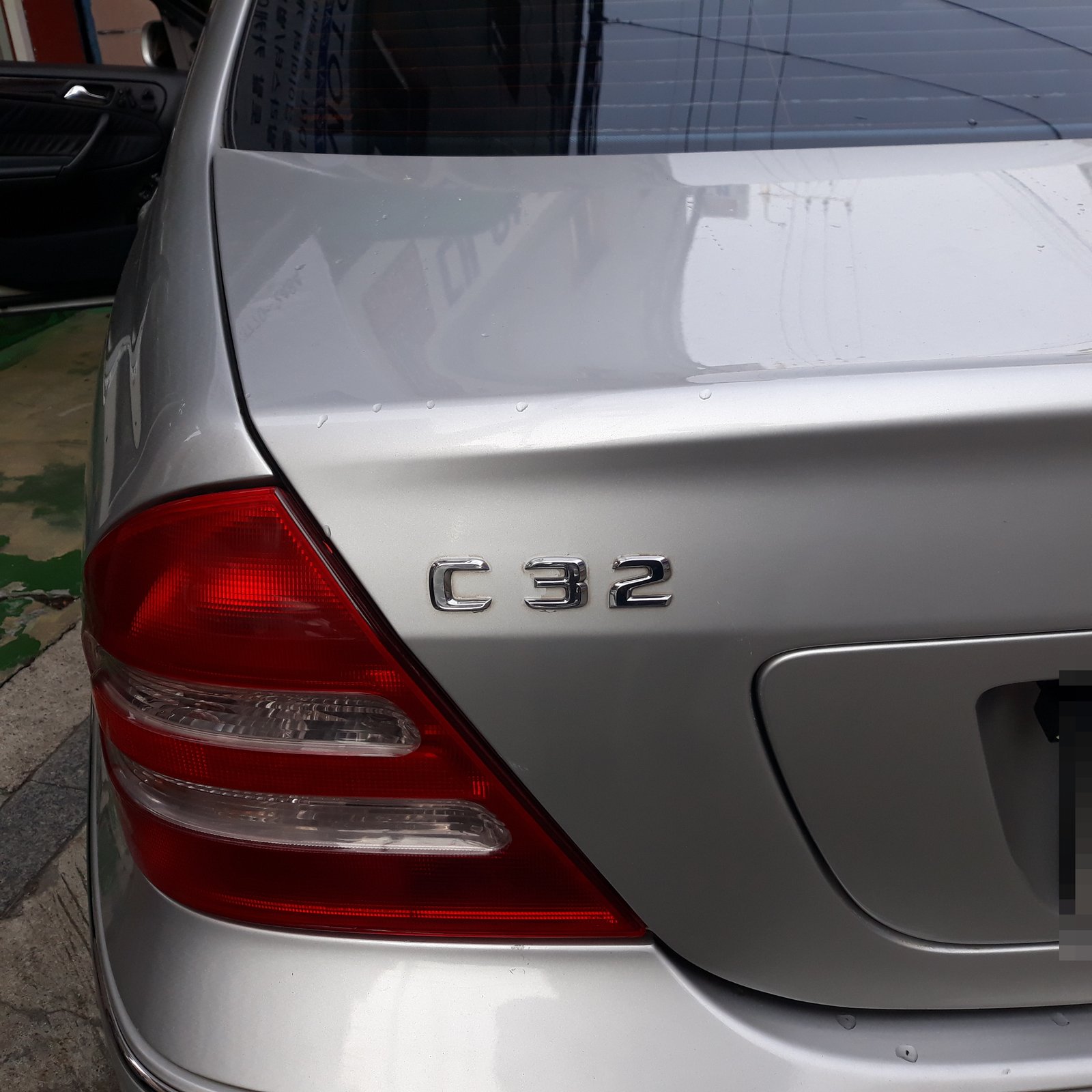 벤츠 C32 AMG 트렁크 C32 엠블럼