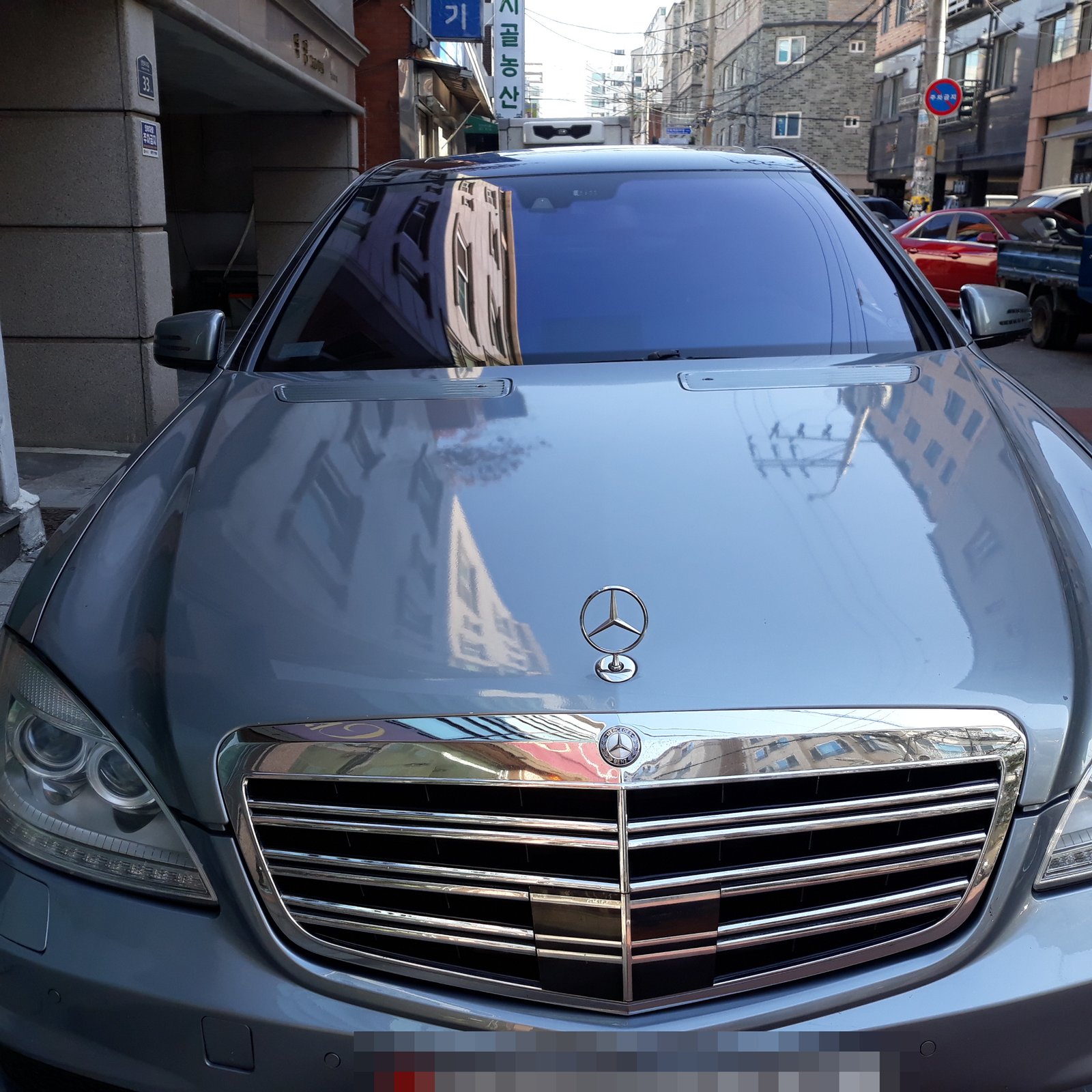 운전석 사이드미러 모터 교체 수리를 한 벤츠 S550 AMG 앞모습