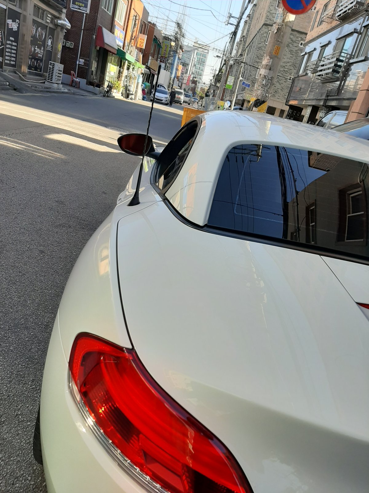 BMW Z4 뒤쪽 옆모습