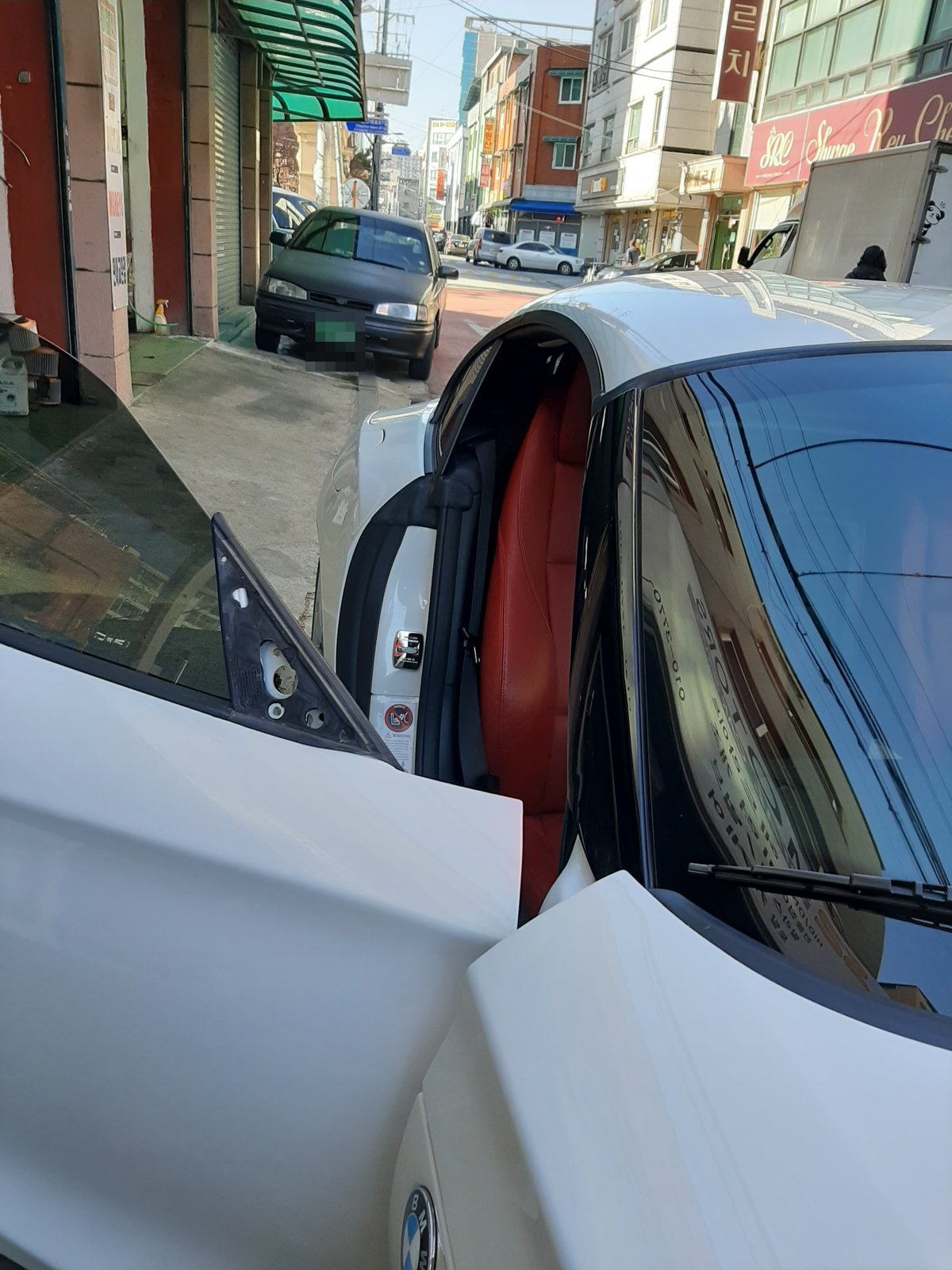 BMW Z4 조수석 도어와 사이드미러