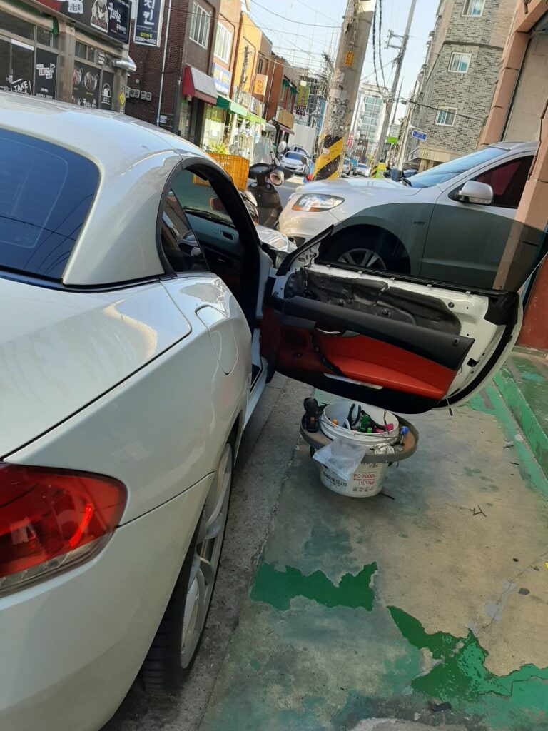 BMW Z4 조수석 사이드미러 스토퍼 수리 차량