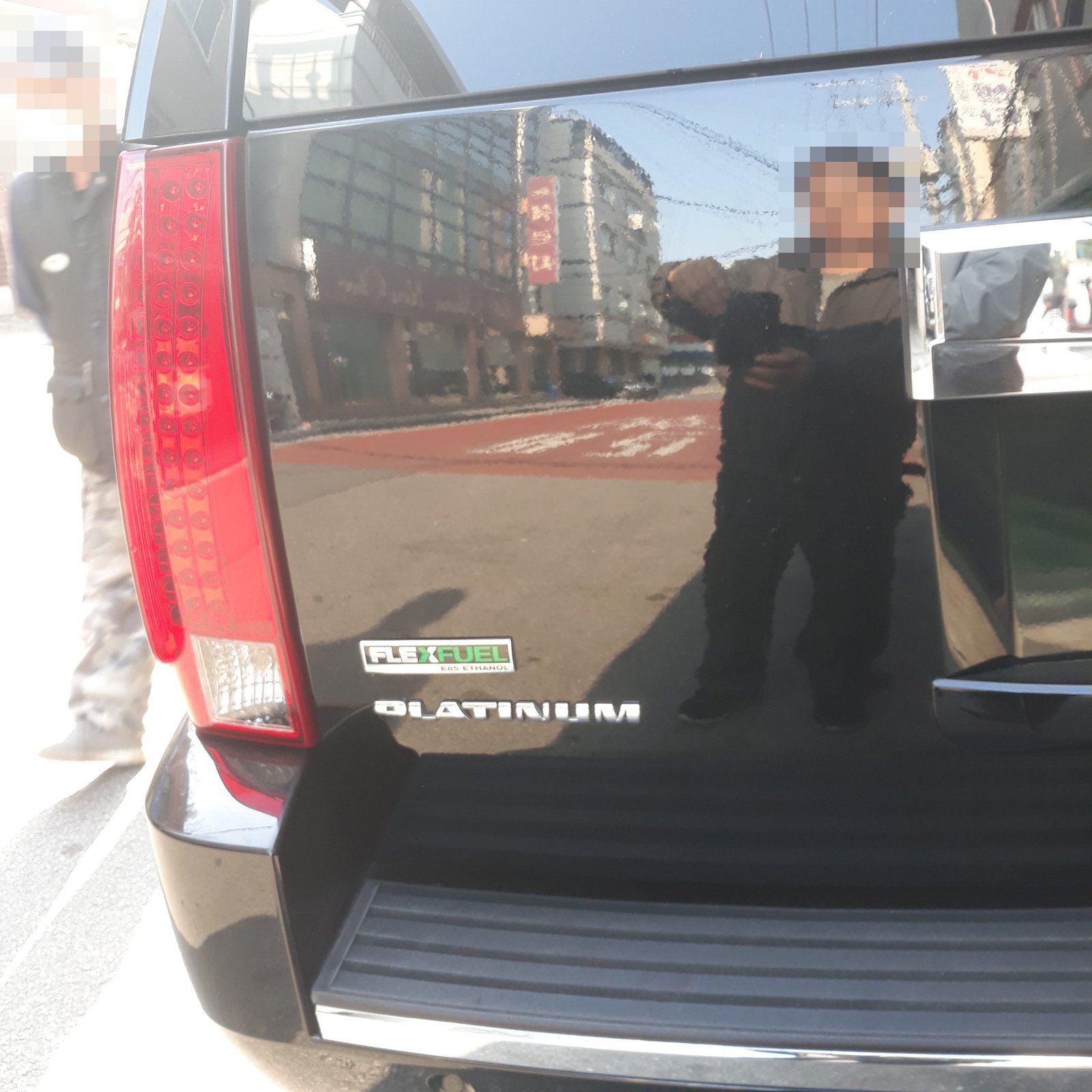 캐딜락 에스컬레이드 플래티넘 뒷모습