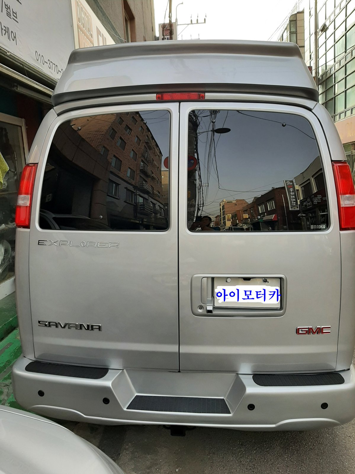 GMC 사바나 밴 뒷모습
