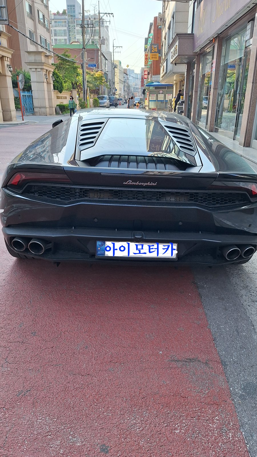 람보르기니 우라칸 뒷모습