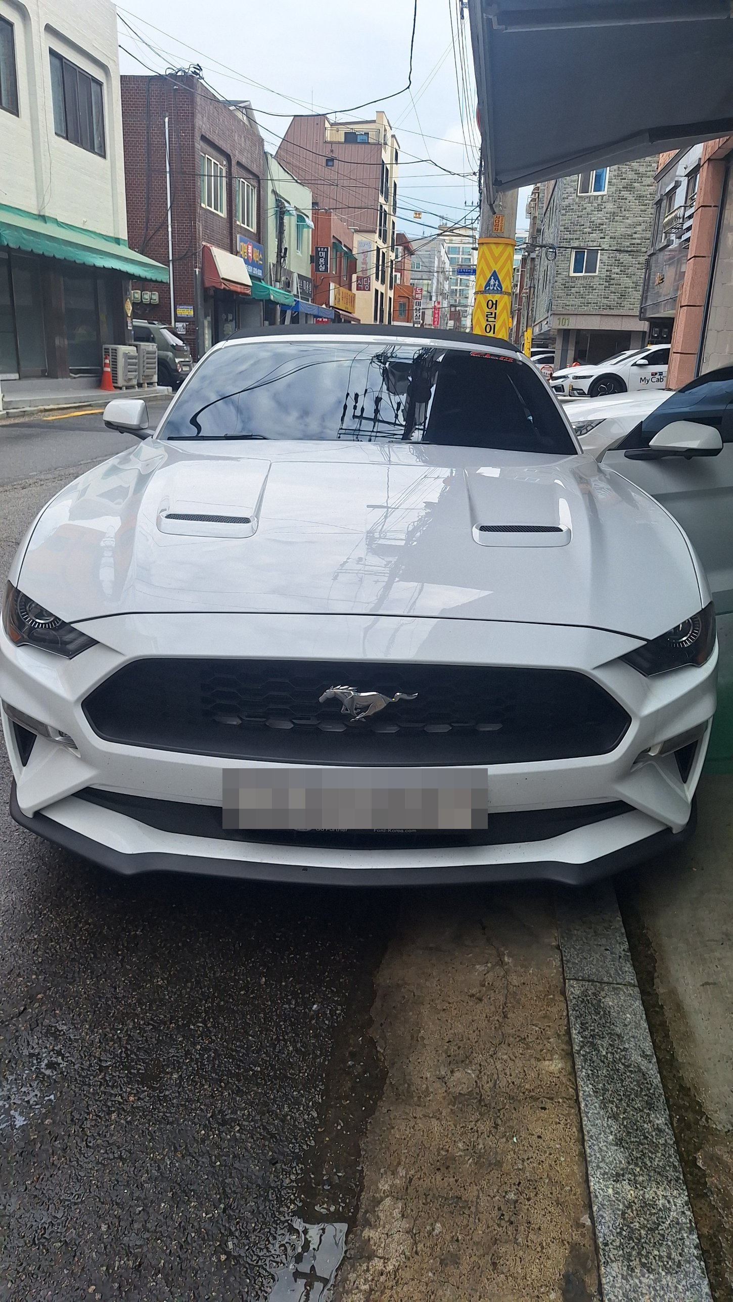 포드 머스탱 컨버터블 2019년식 전면