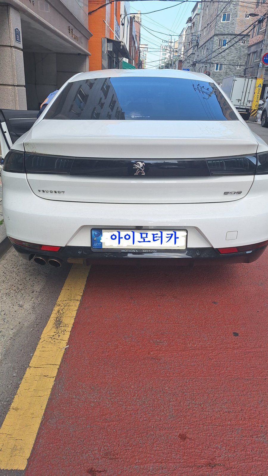 접이모터 교체 수리를 마친 신형 푸조 508 뒷모습